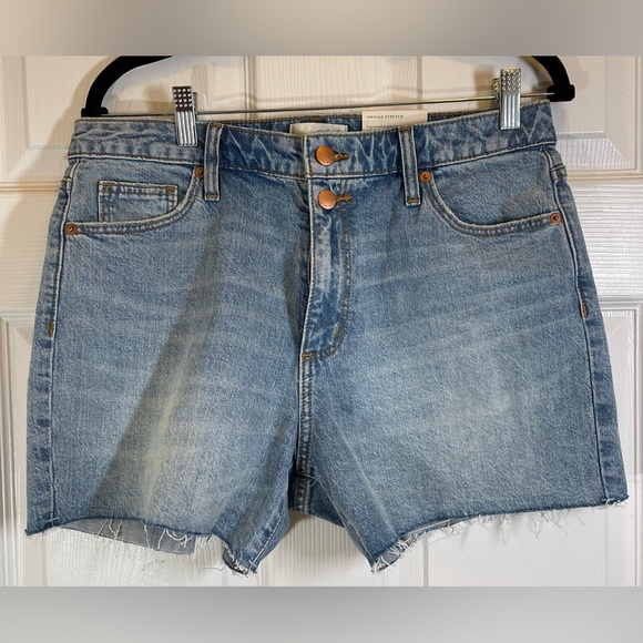 NWT UNIVERSAL THREADS Vintage Stretch Midi  Fitted Hip & Leg Shorts Size 10 - Picture 1 of 11